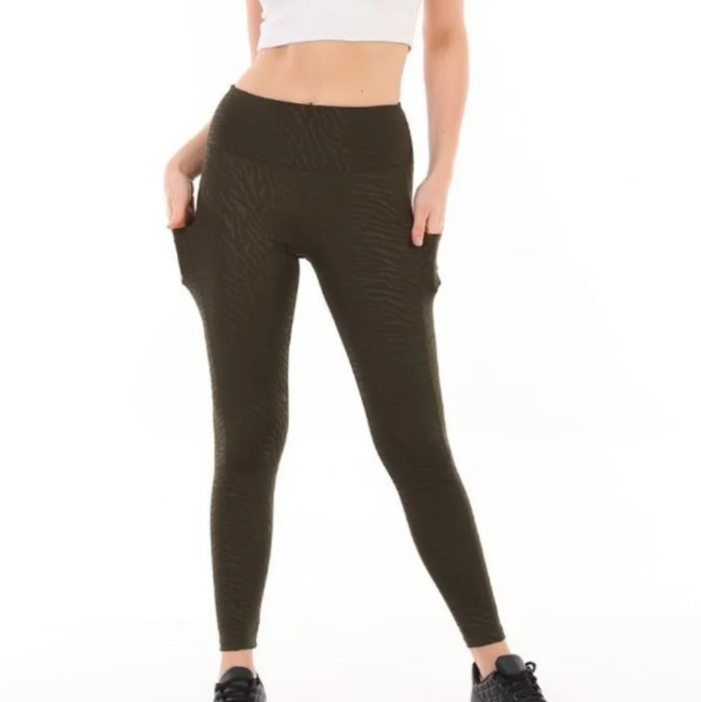 CMFSHN Workout Leggings - Picture 4 of 6